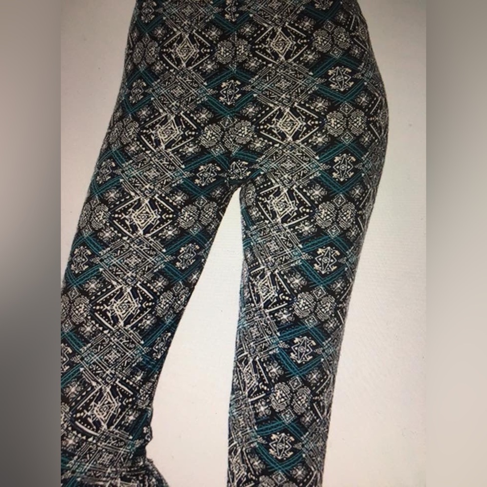 Plus Size Aztec Print Leggings